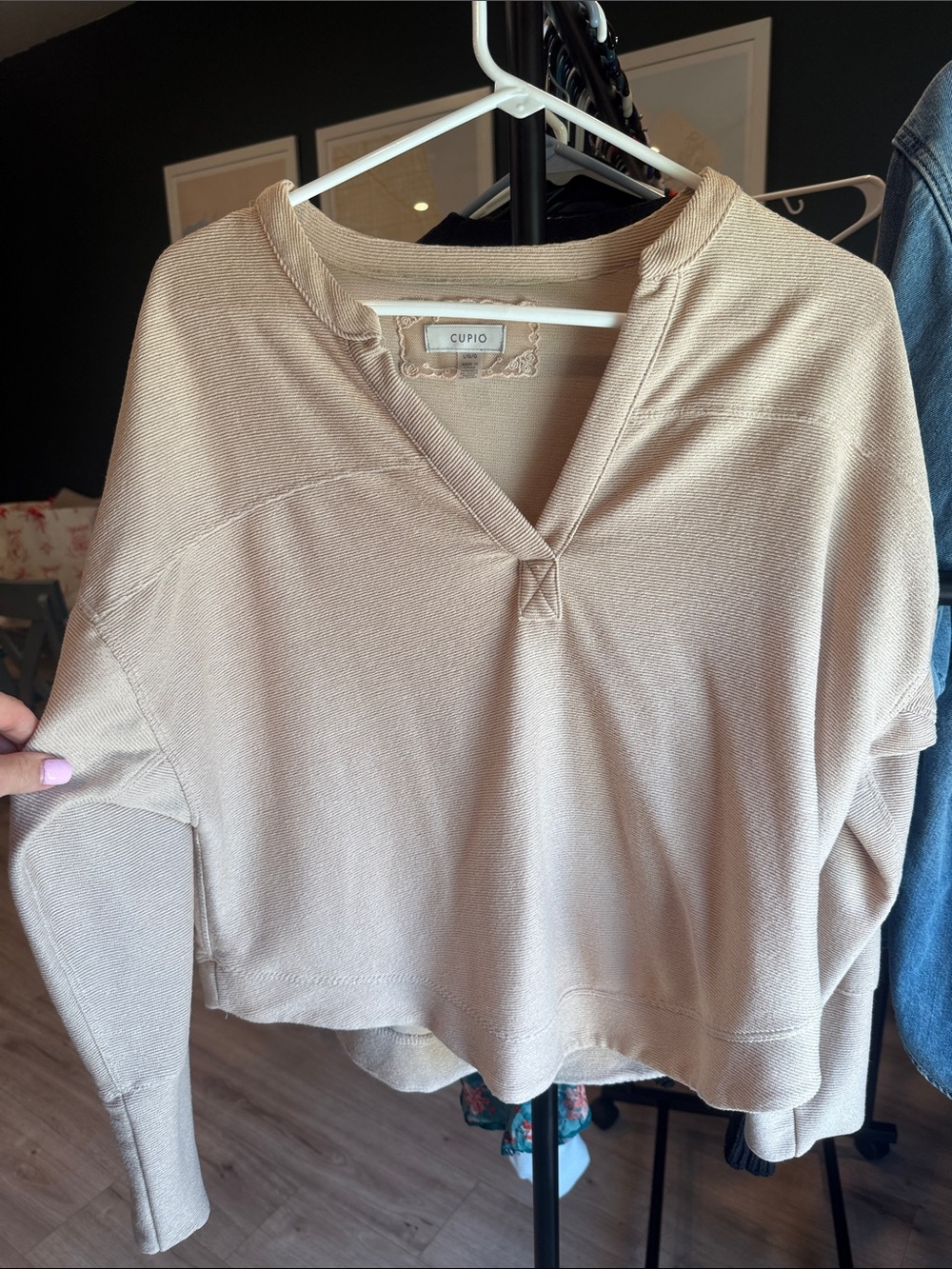 Cupio Neutral Beige V-Neck Lightweight Pullover